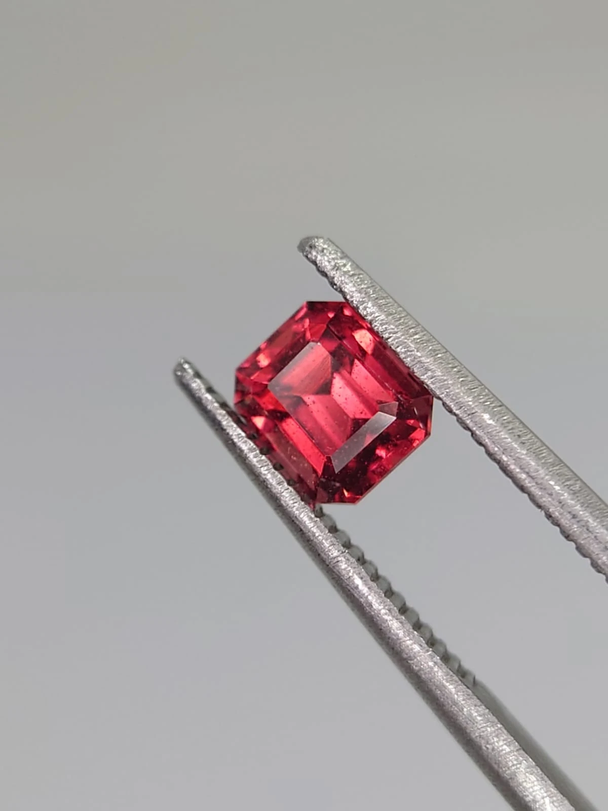 1ct Natural Emerald Faceted Umbalite Garnet from Tanzania — view 3